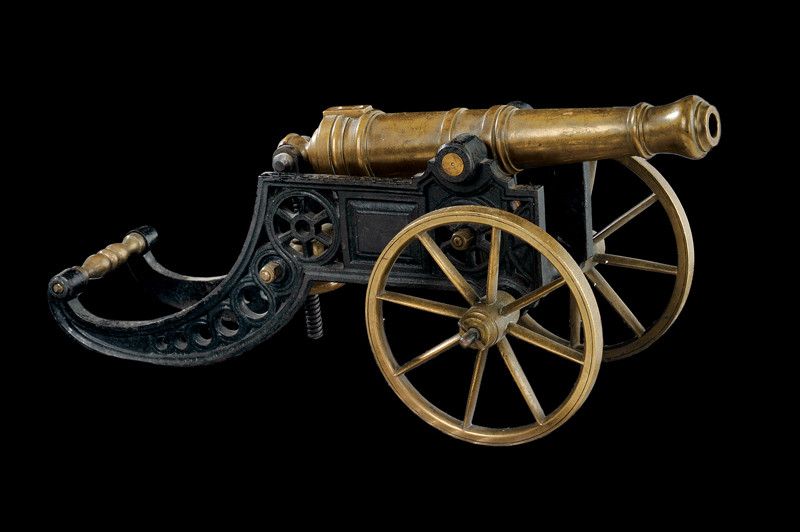 Modello di cannone su affusto