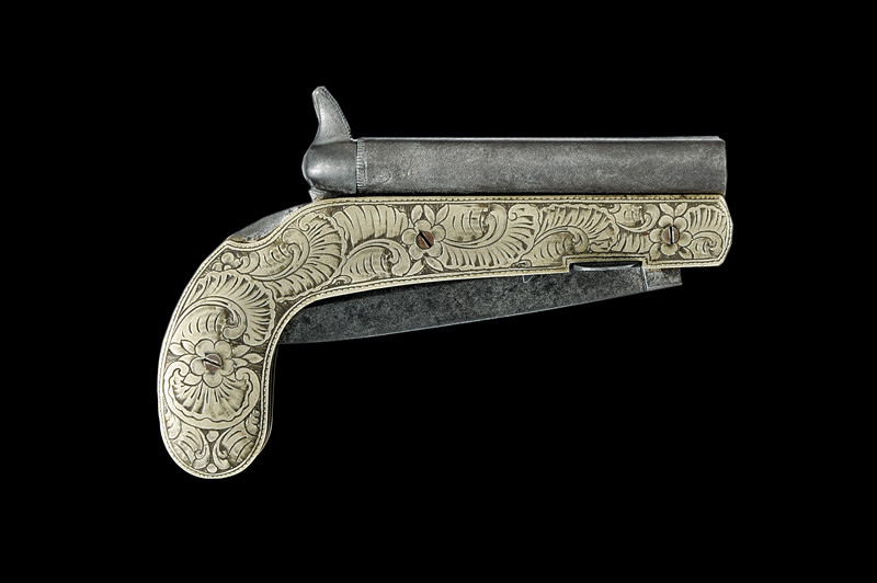 Rara pistola a due canne con coltello