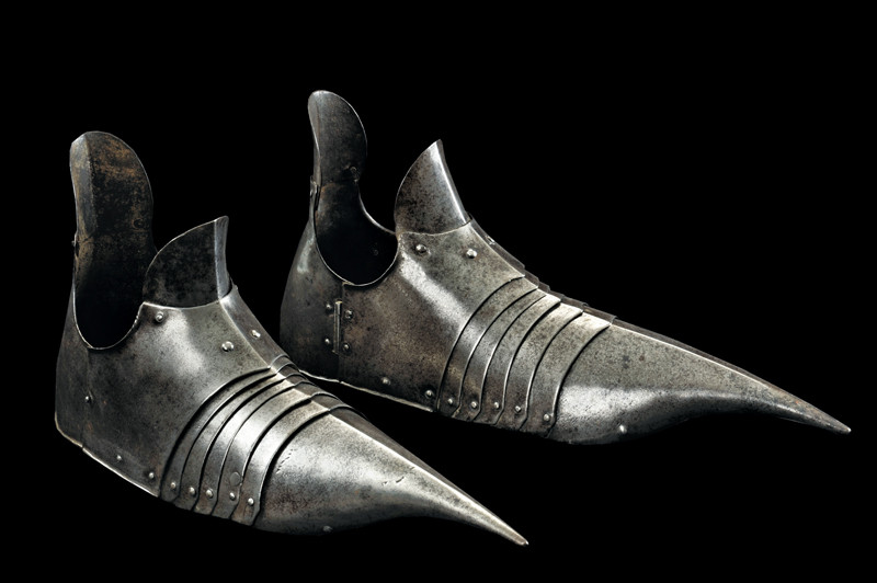 Paio di scarpe d\'armatura