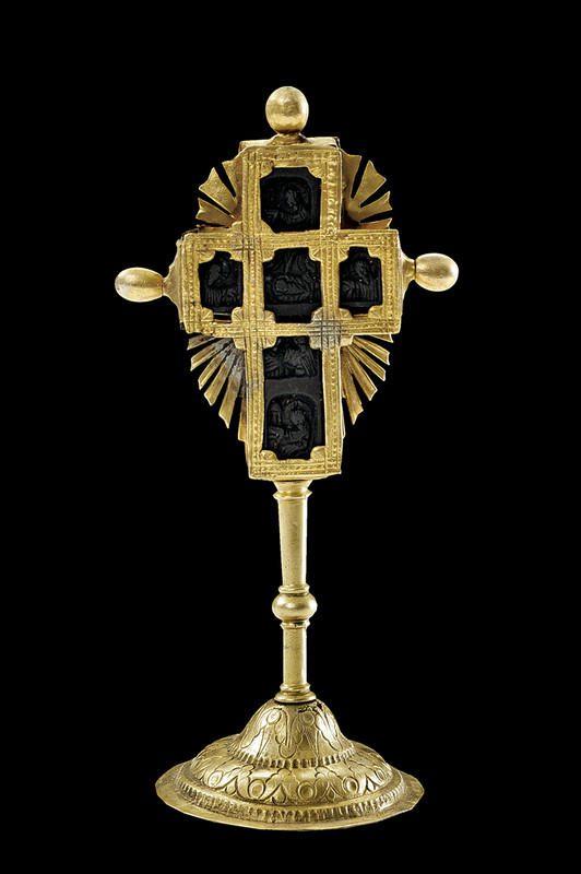 Piccolo crocifisso in argento dorato