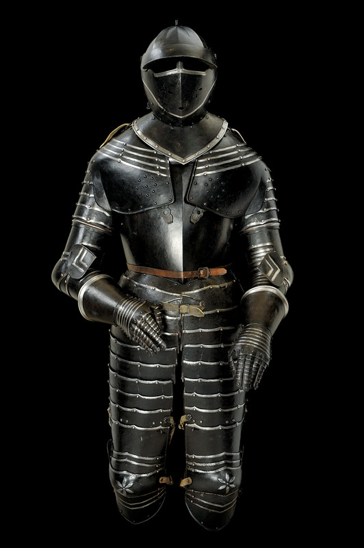 Armatura bianca e nera
