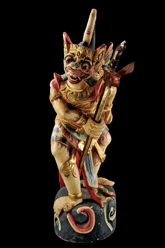 Kris con statua di supporto