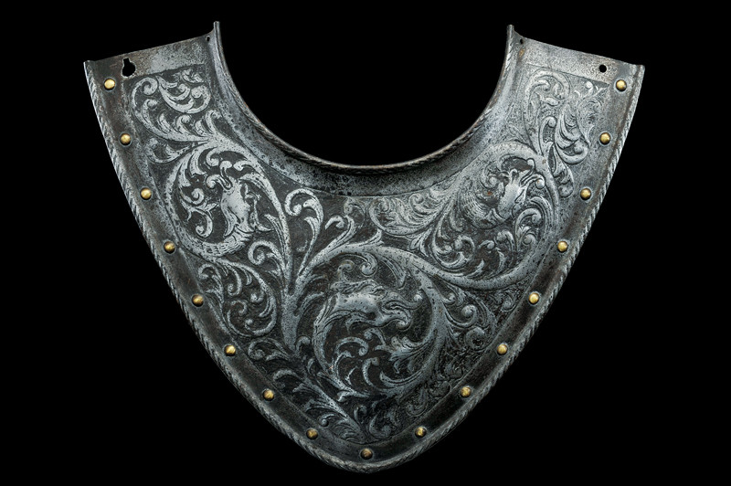 Gorgiera sbalzata