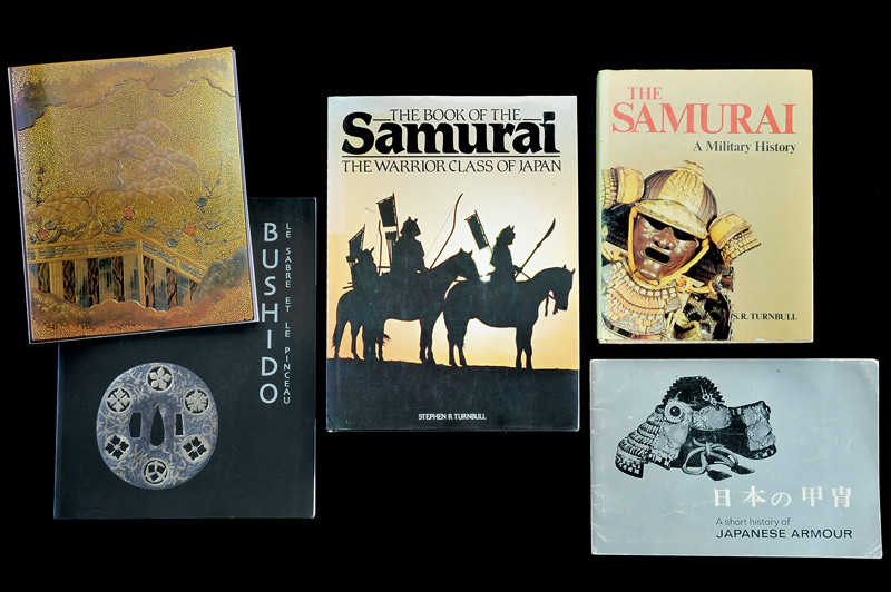 Lotto di 5 libri su armi ed armature giapponesi