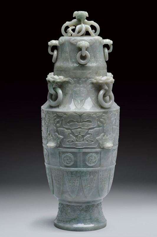 Vaso in giadeite con coperchio
