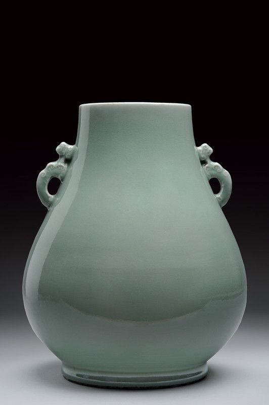 Vaso in porcellana ad invetriatura celadon, marca sigillare Qianlong