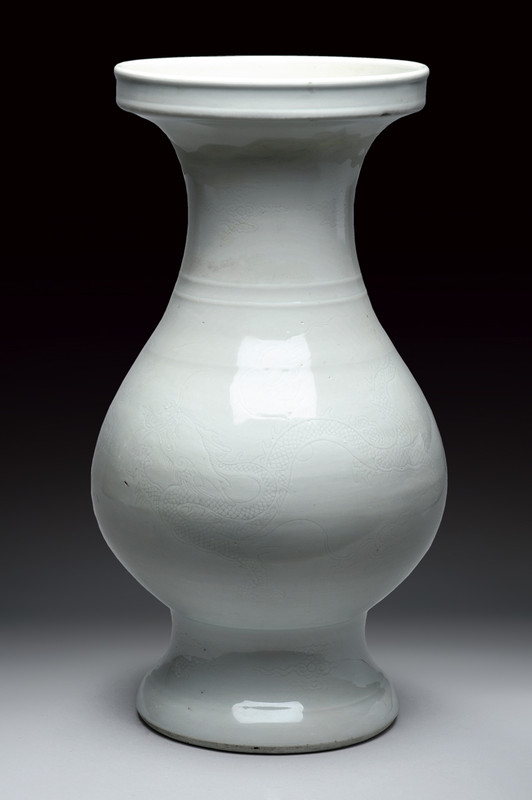 Bel vaso smaltato bianco a decoro segreto (anhua)