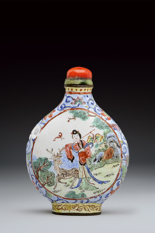 Tabacchiera in rame dorato e smalti di Canton marcata Qianlong