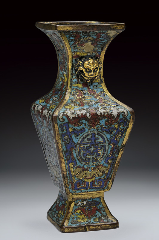 Interessante vaso in bronzo dorato e smalti cloisonnè