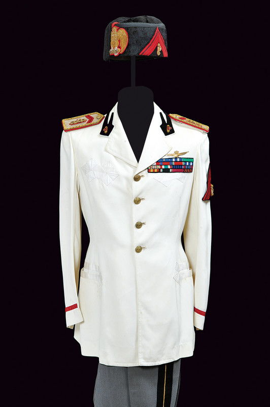 Uniforme da ufficiale di aviazione