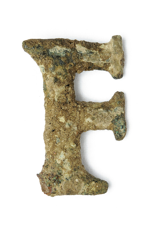 Lettera \'\'F\'\' romana