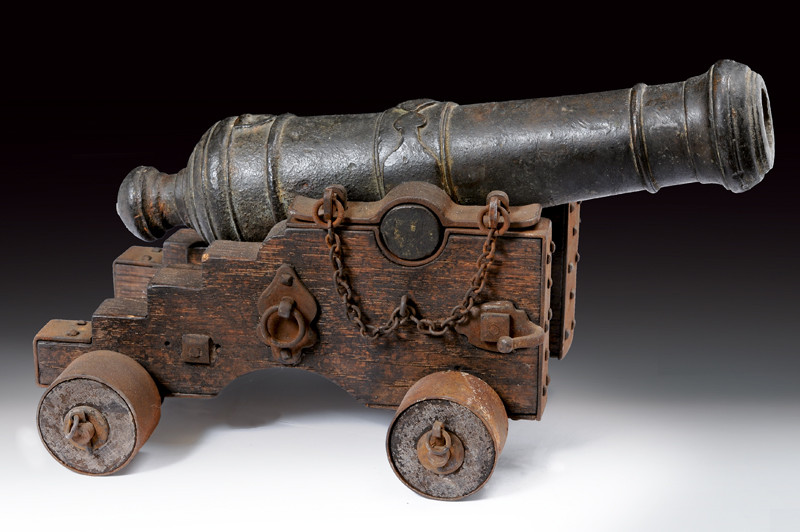 Modello di cannone su affusto
