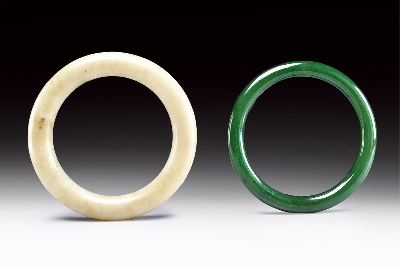 Due bracciali in giada