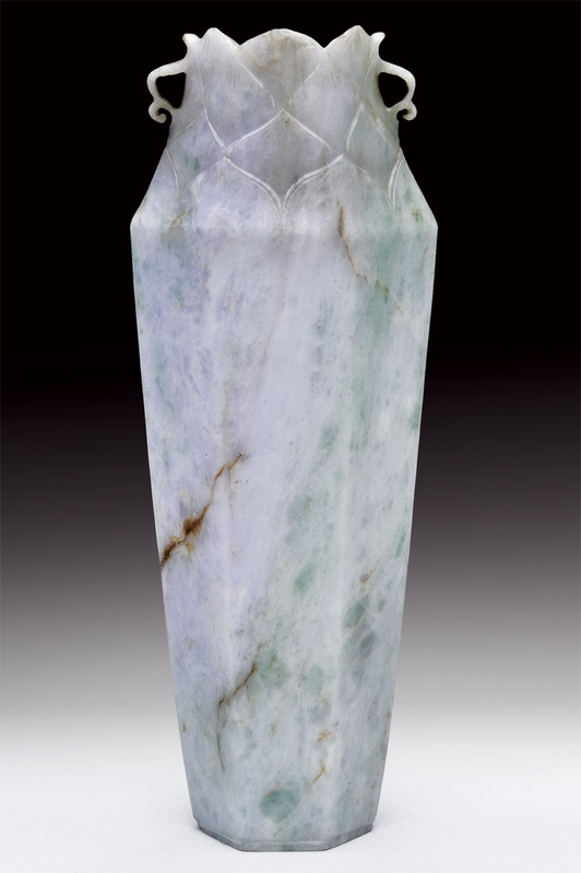 Bel vaso in giadeite verde-lavanda
