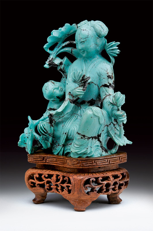 Statuetta in turchese raffigurante fanciulla e bambino