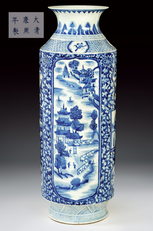 Grande vaso in porcellana bianco e blu marcato Kangxi