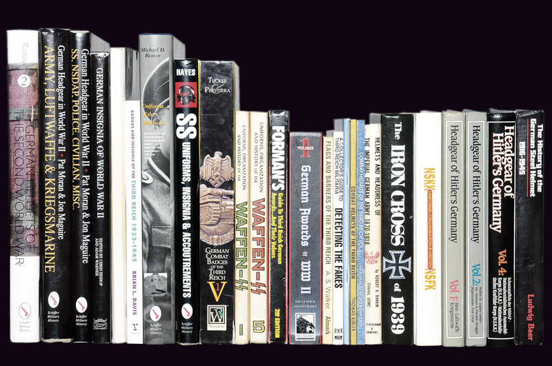 25 libri su uniformi, ordini e medaglie