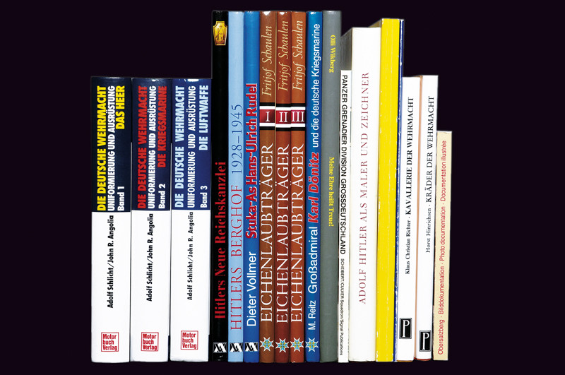 17 libri di uniformologia e storia