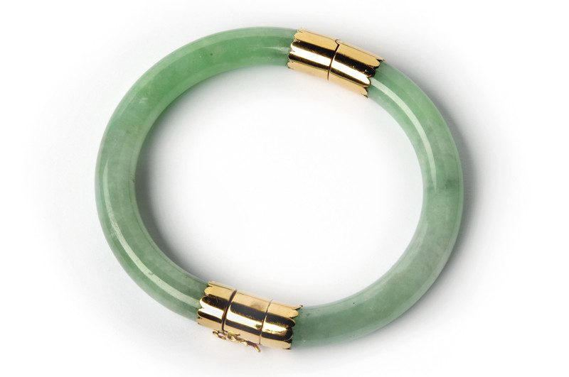Bel braccialetto in giadeite e oro
