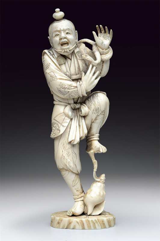 Bella statuetta in avorio scolpito