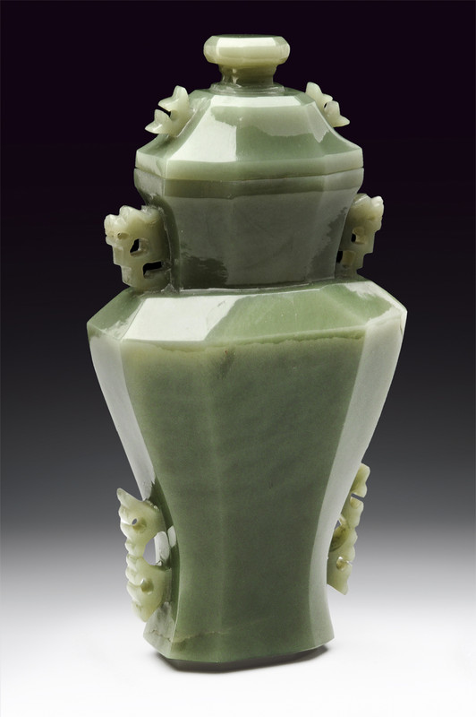 Bel vasetto in diaspro color celadon