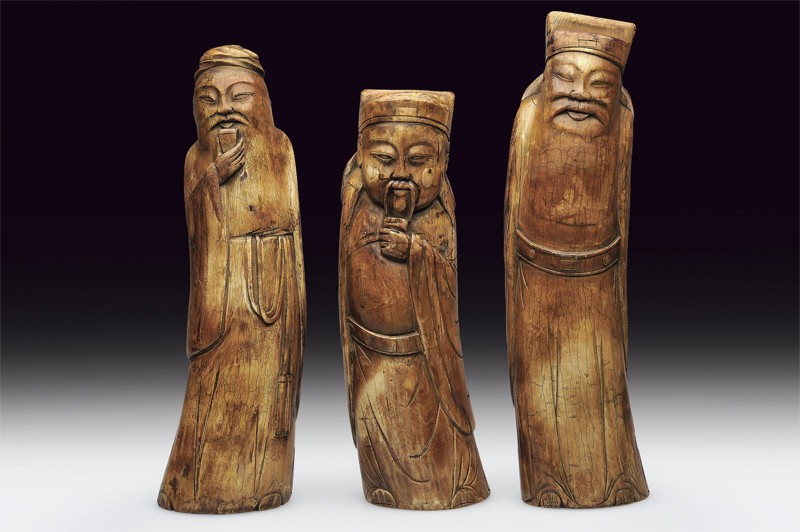 Tre personaggi in avorio Ming
