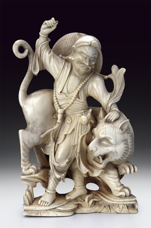Gruppo in avorio scolpito
