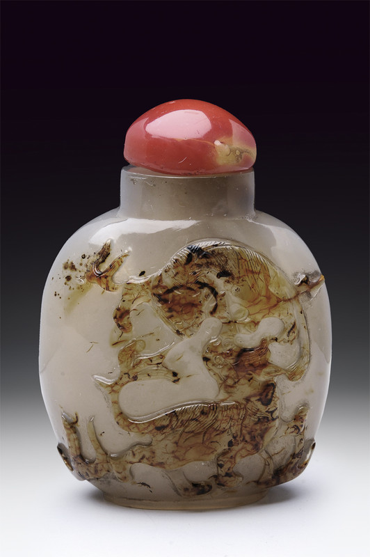 Snuff bottle in agata