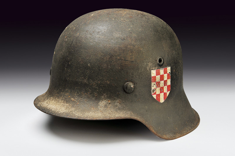 Elmetto M. 42 con fregio croato