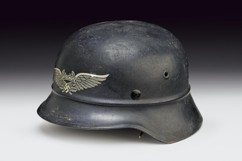 Elmetto M. 35 con fregio \"Luftschutz\"