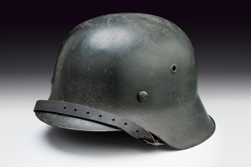Elmetto M. 42 con fregio \"SS\" invertito