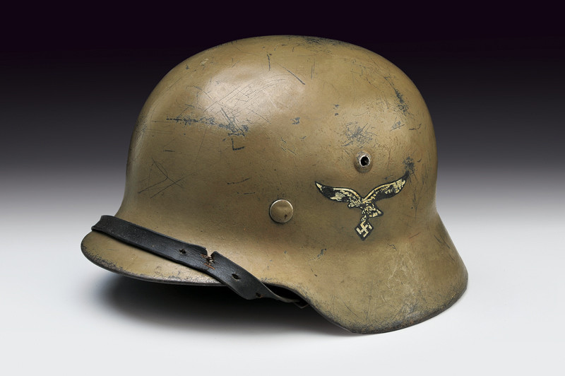 Elmetto M. 35 con fregi LW e \"Feldherrnhalle\"