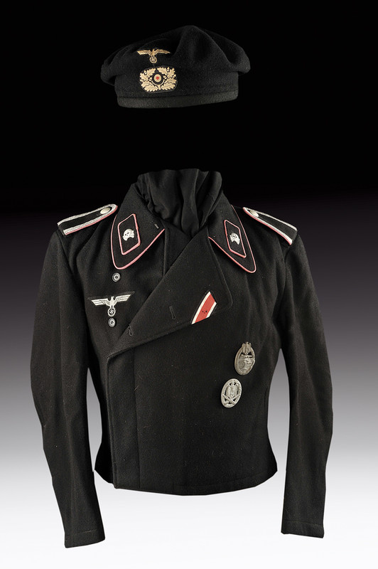 Uniforme da sottufficiale dei carristi