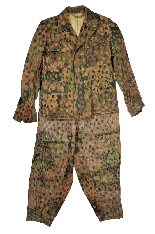 Giacca e pantaloni mimetici Waffen SS