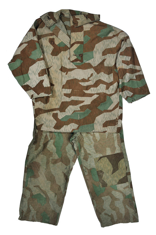 Giacca e pantaloni mimetici WH