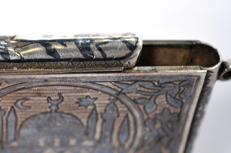 Scatola in argento niellato