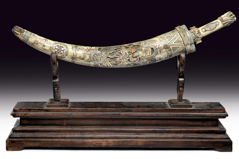 Coltello cerimoniale intagliato