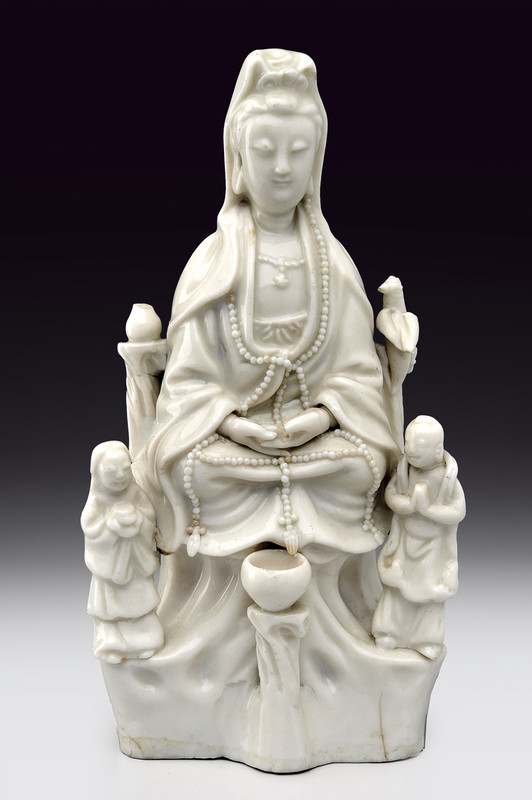 Figura di Guanyin in porcellana Blanc de Chine