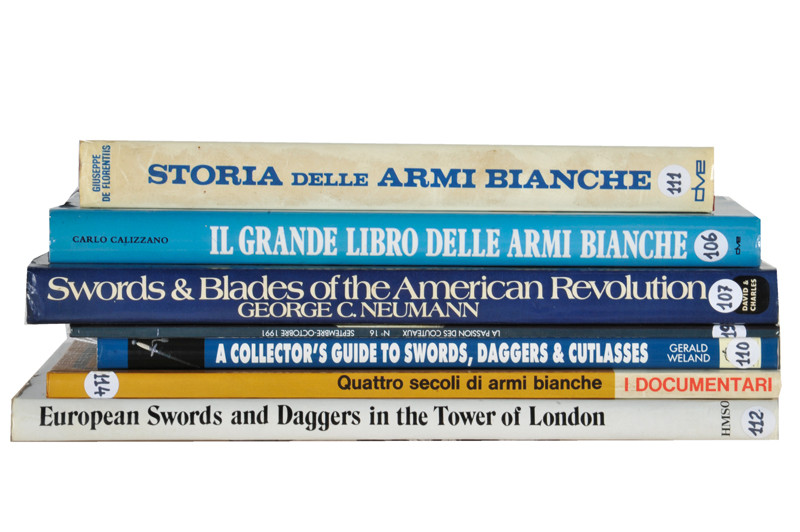 Lotto di sette libri sulle armi bianche