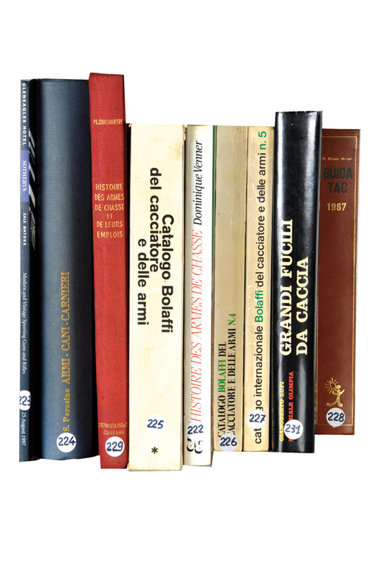 Lotto di nove libri sulle armi da caccia