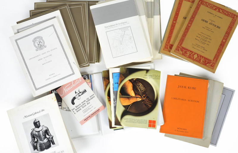 Circa 55 cataloghi d\'aste sulle armi