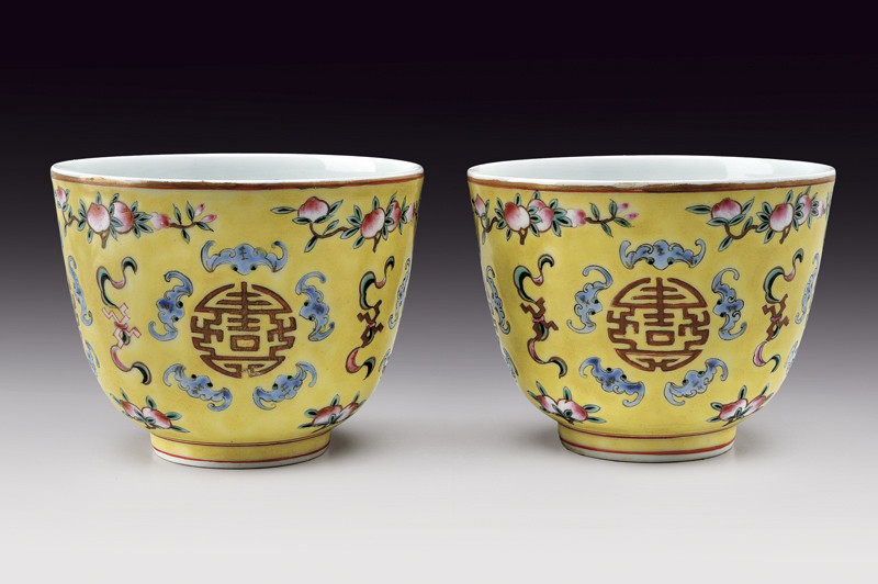 Coppia di coppe in porcellana famiglia rosa marcate Guangxu