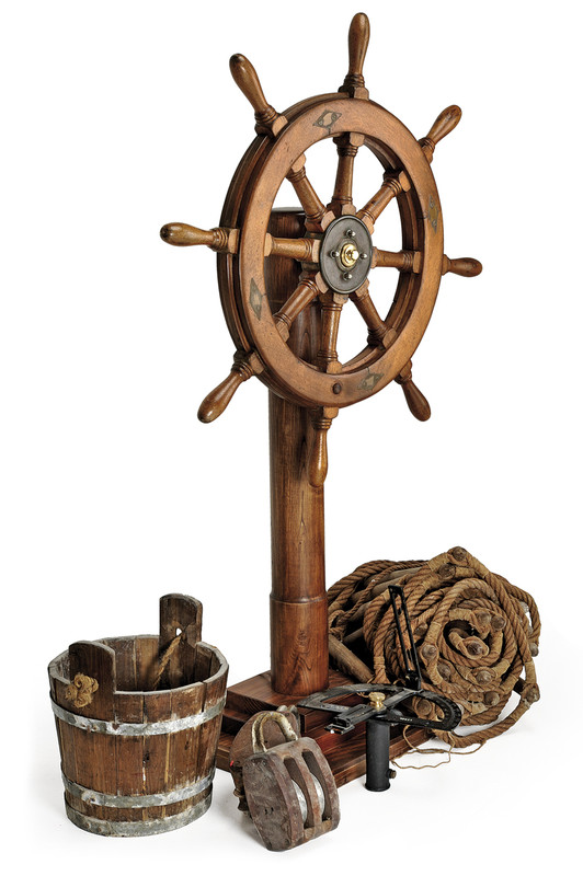 Piccola collezione di equipaggiamenti navali