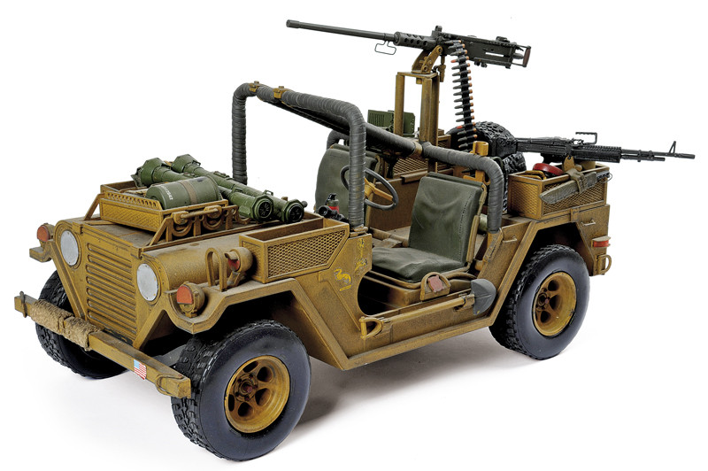 Grande modello di jeep militare