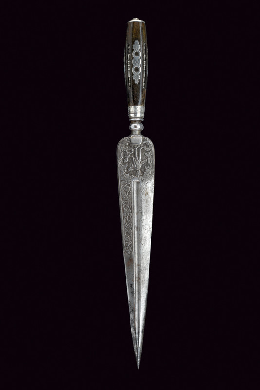 Bellissimo coltello da caccia