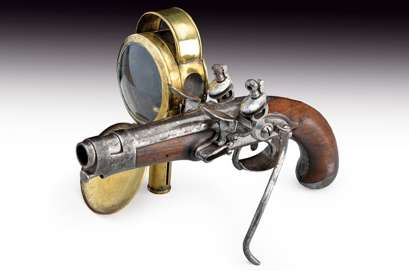 Rarissima pistola a pietra focaia di Regnier, con lanterna integrata