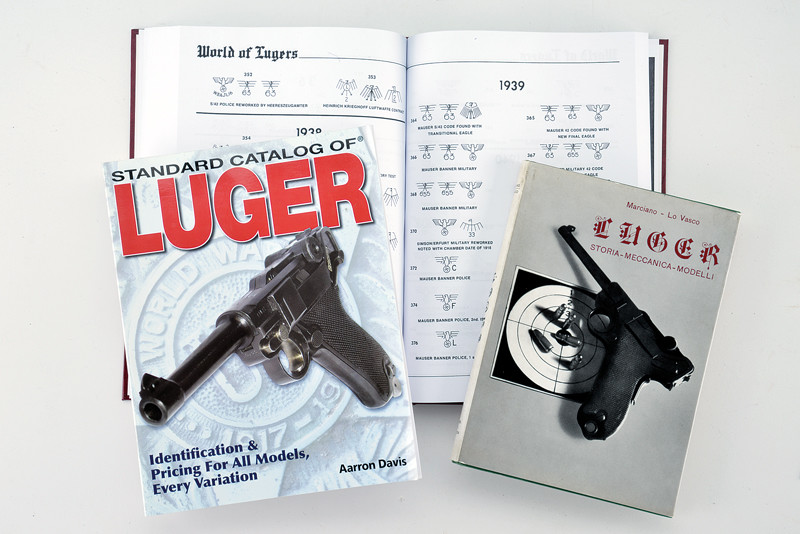 Lotto di tre volumi sulla pistola Luger