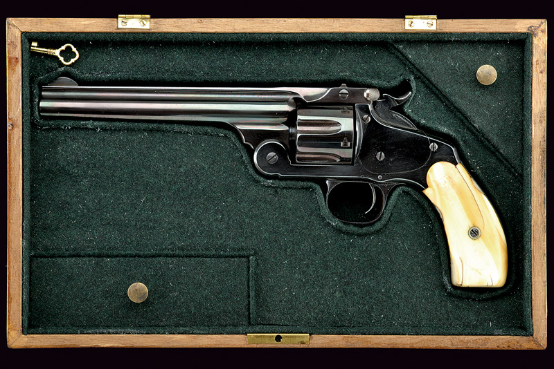 Revolver S&W Russian in cassetta