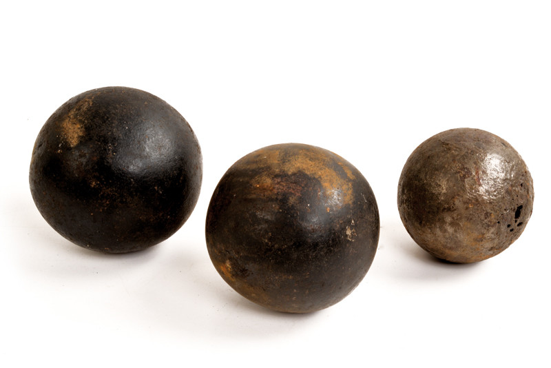 Lotto di tre palle di cannone