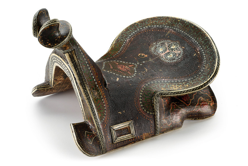 Sella decorata